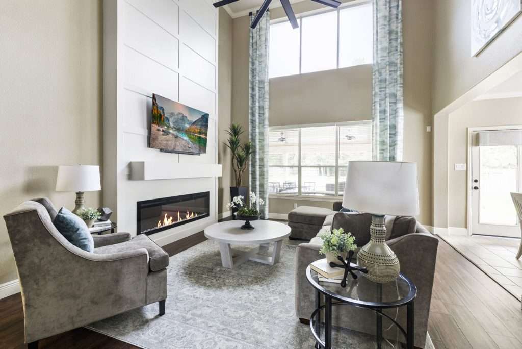 Living Room designed by Design on a Dime Interiors in Montgomery County, Texas