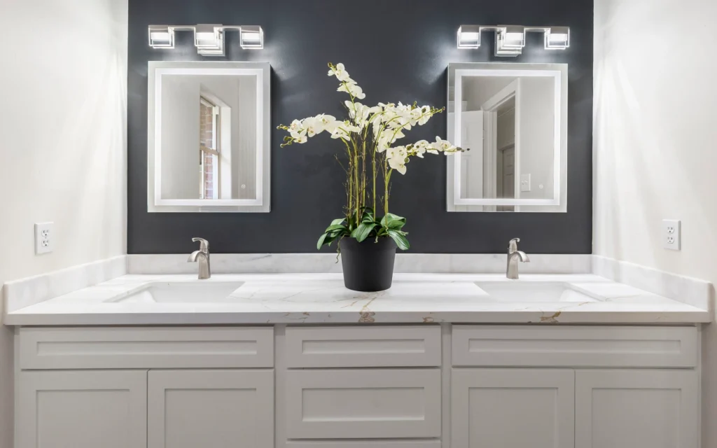 A luxurious decorative vase in the bathroom
