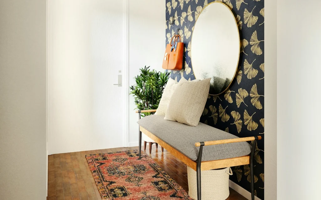 Including an interesting wallpaper in your entryway
