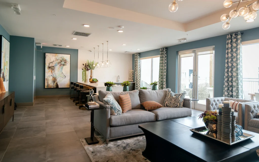 Tall rooms with decoration