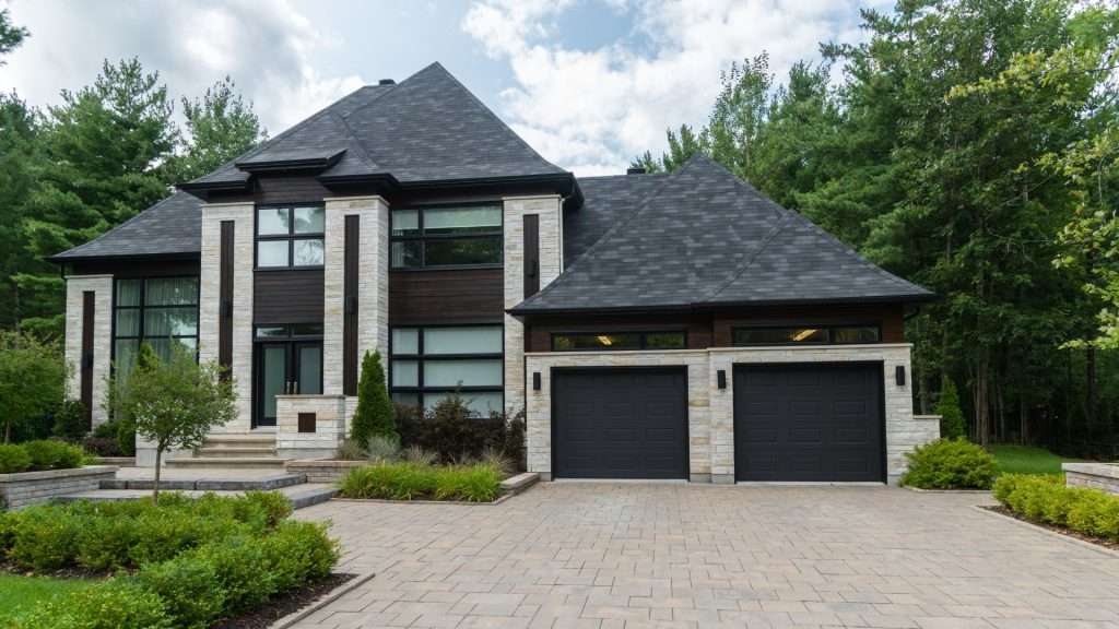 Popular exterior design trends in Houston, TX.