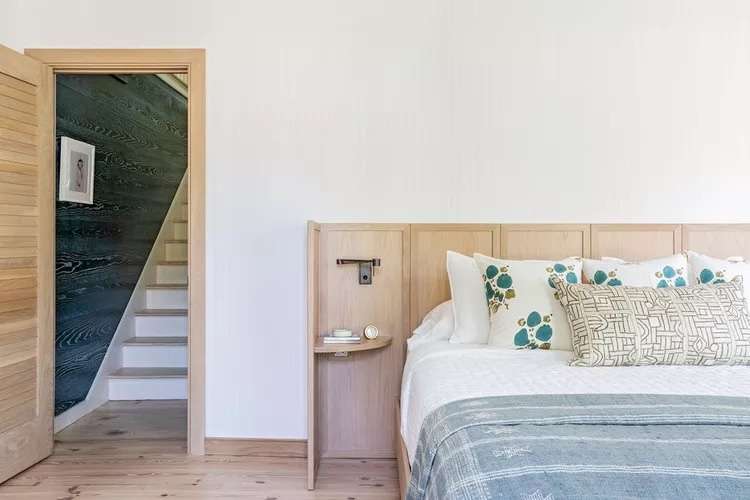 bedroom shelves