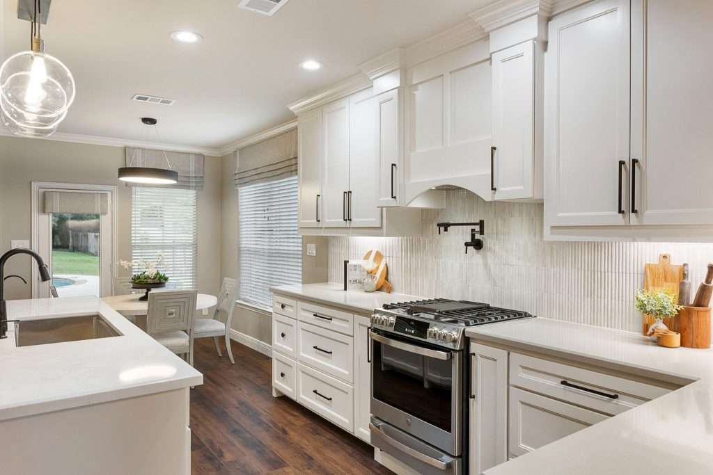 Why Builder Lighting Leaves Texas Kitchens Feeling Flat