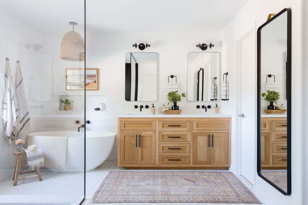the bathtub in the bathroom ideas